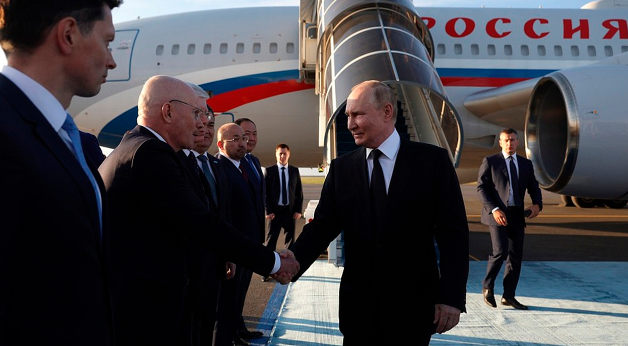 Путин прилетел в Казахстан на саммит ШОС