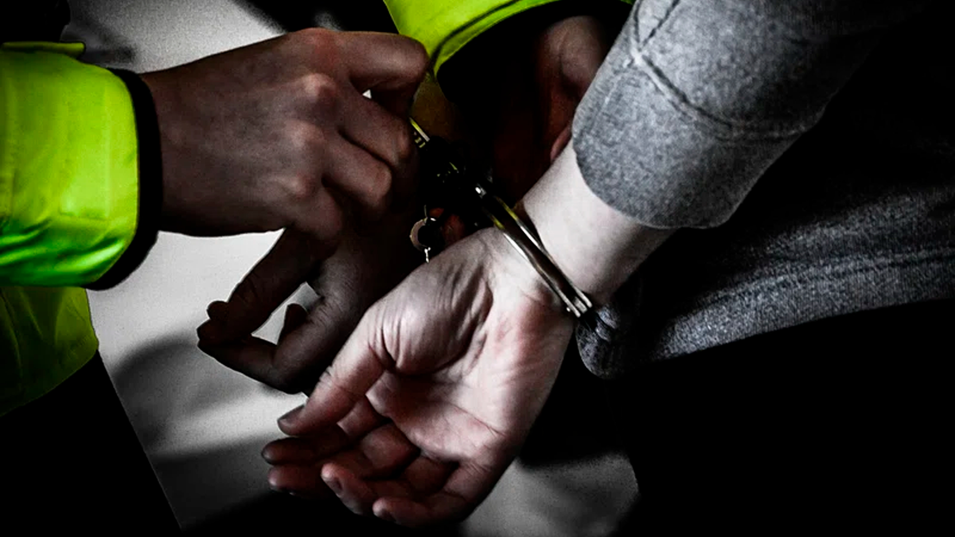 Устроившего травлю врача блогера отправили под арест