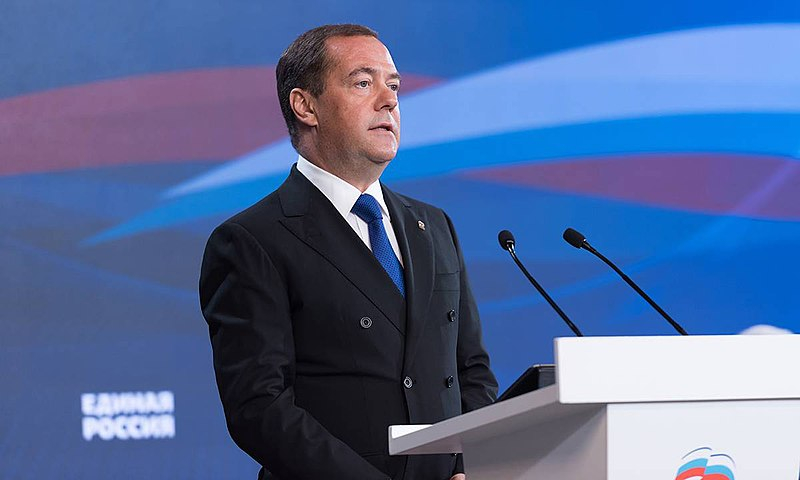Медведев: около 190 тысяч человек заключили контракты с Минобороны в 2024 году