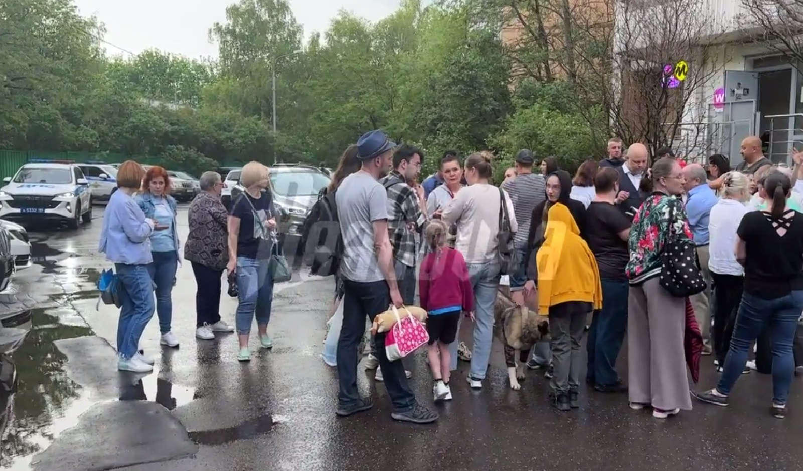 Жители Ясенево выступили против открытия хостела для мигрантов в жилом доме