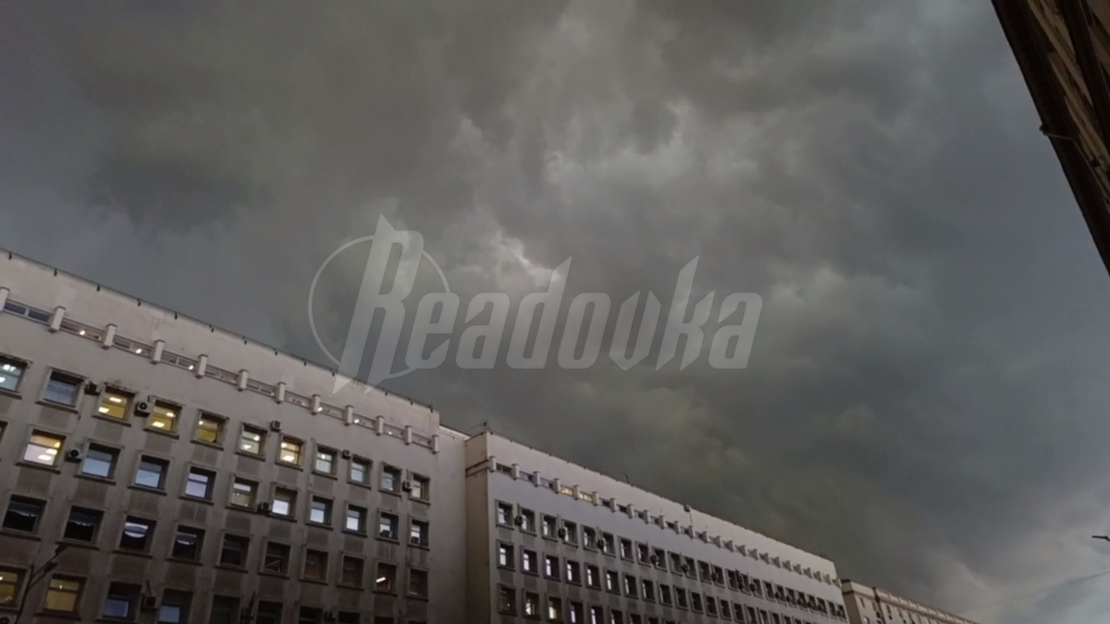 На Москву обрушился мощный ливень