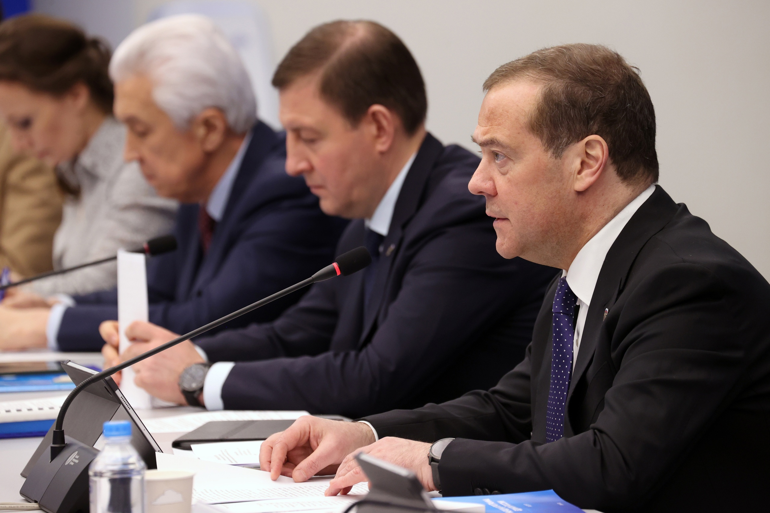 Медведев: переговоры с Украиной возможны в случае майдана в Киеве