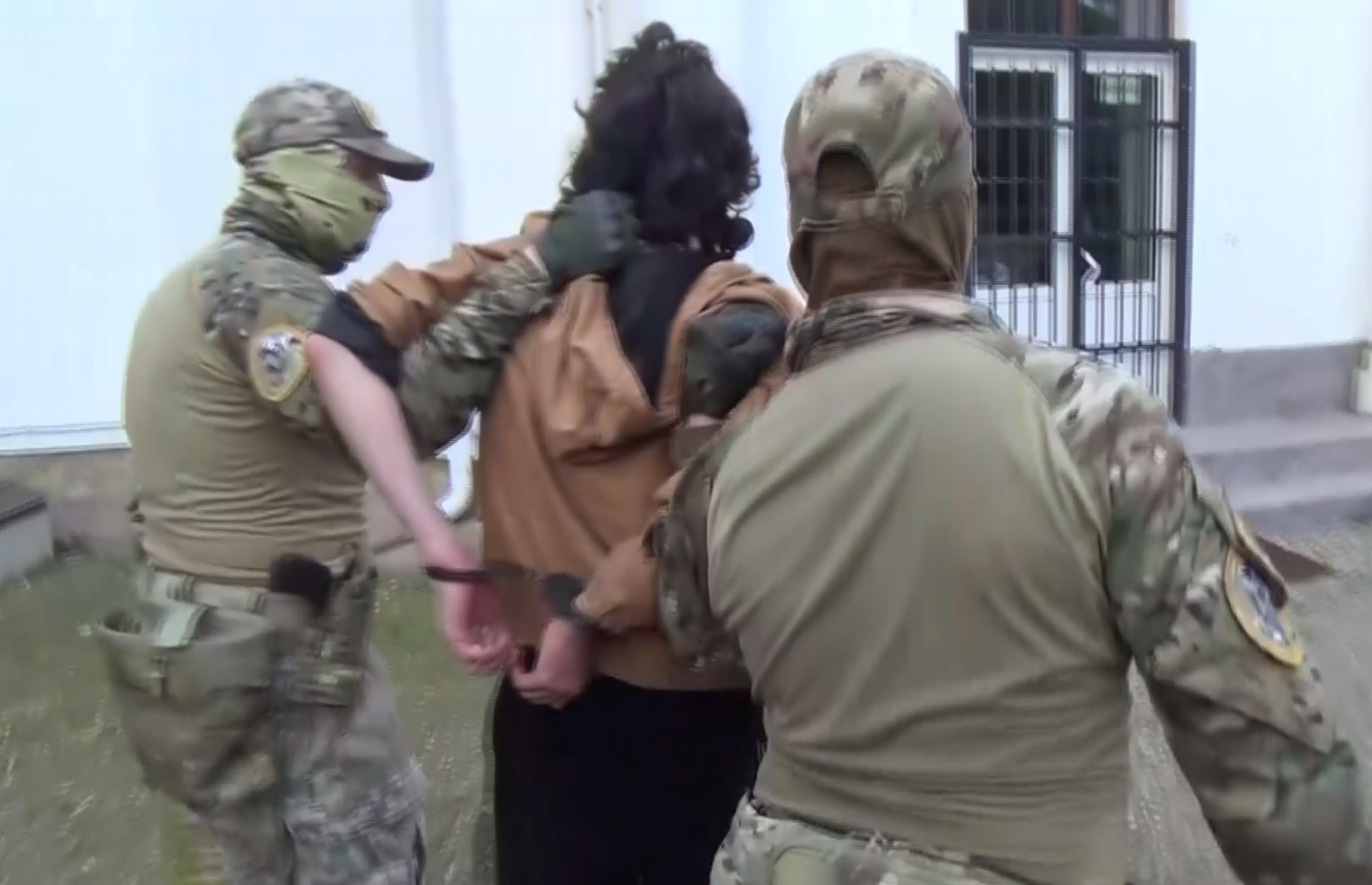Опубликованы кадры задержания террориста, планировавшего поджечь храм в Майкопе