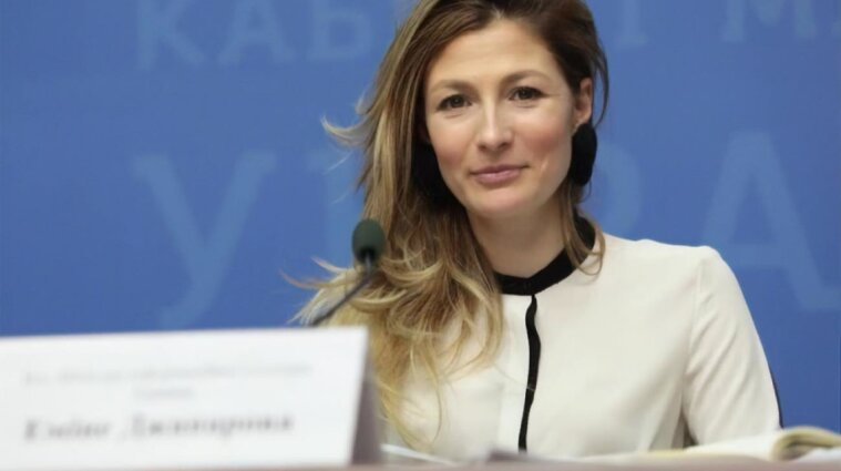 Украинский дипломат уволилась после бегства из страны мужа-олигарха