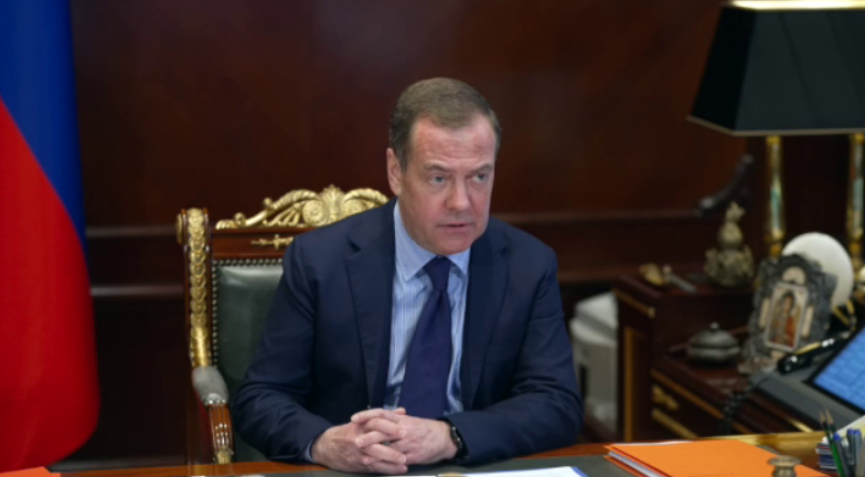 Медведев призвал казнить боевиков ВСУ, расстрелявших российского военного