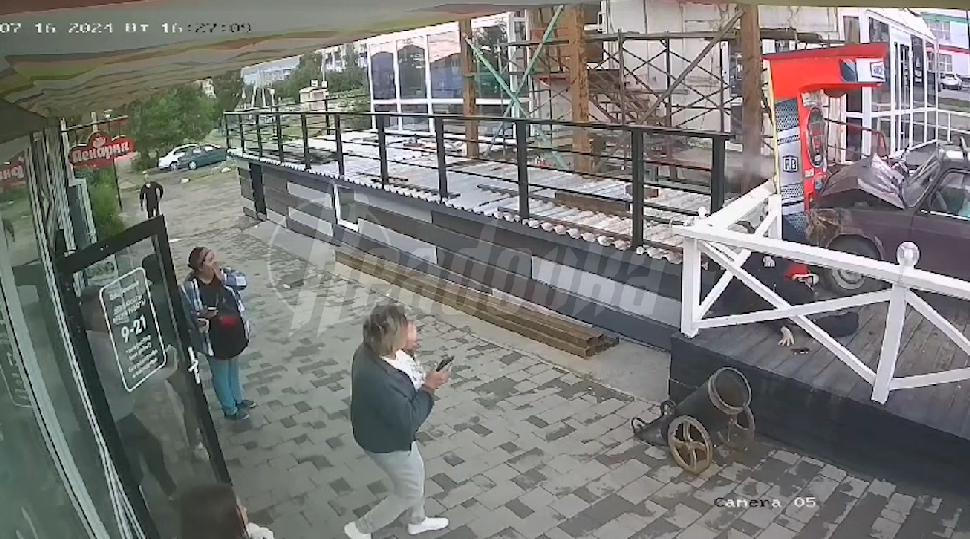 В Башкирии женщина перепутала педали и задавила девушку