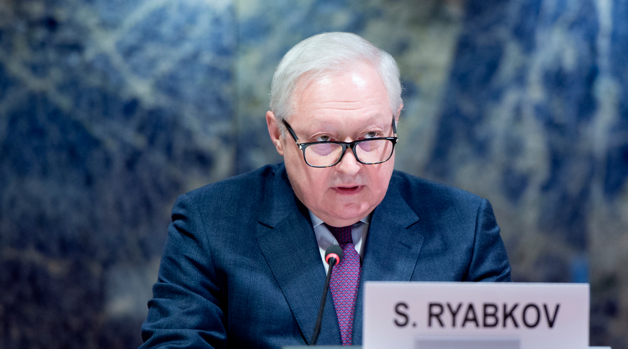 Рябков засомневался в смене политики по Украине в США после выборов