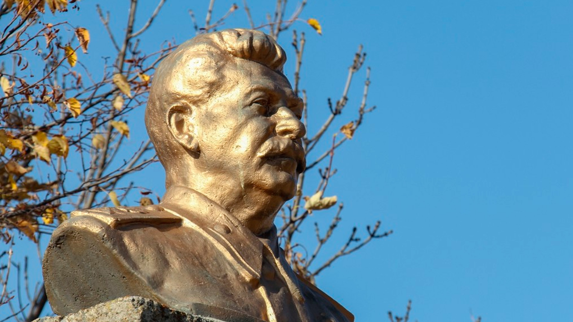 В Звенигороде кувалдой снесли голову с бюста Сталина