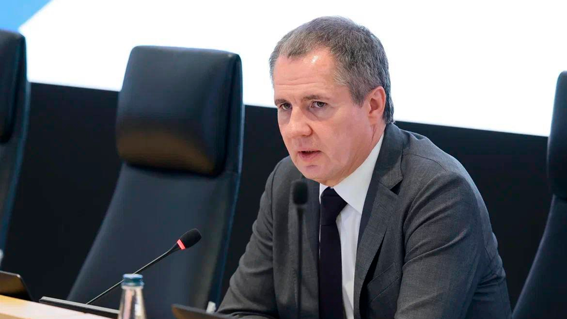 Гладков призвал реагировать на неисполнение режима отмены платежей ЖКХ
