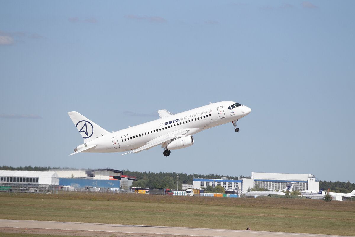 Перед крушением упавший в Коломне самолет Superjet перешел на ручное управление