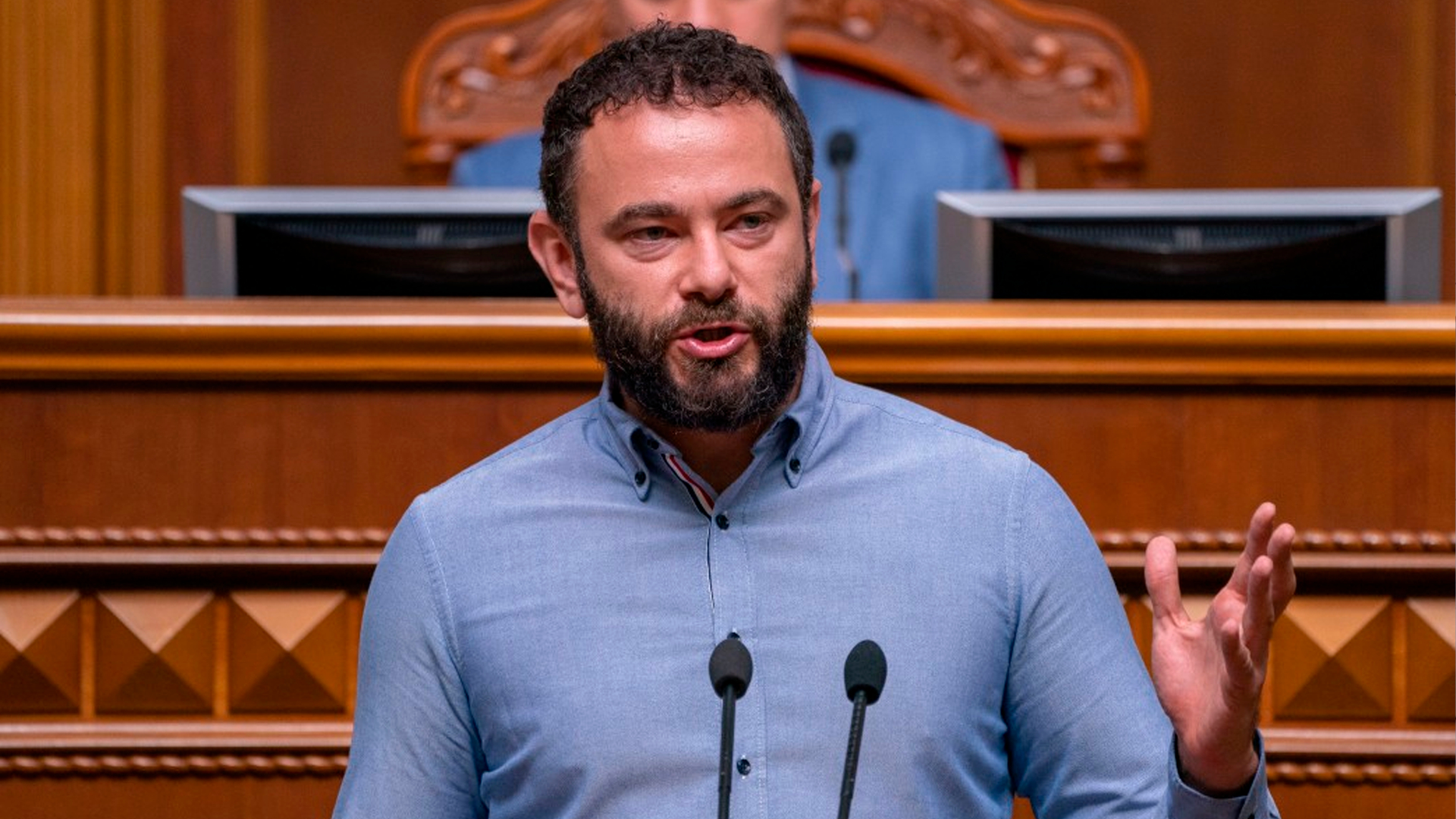 Депутат рады потребовал провести выборы президента Украины