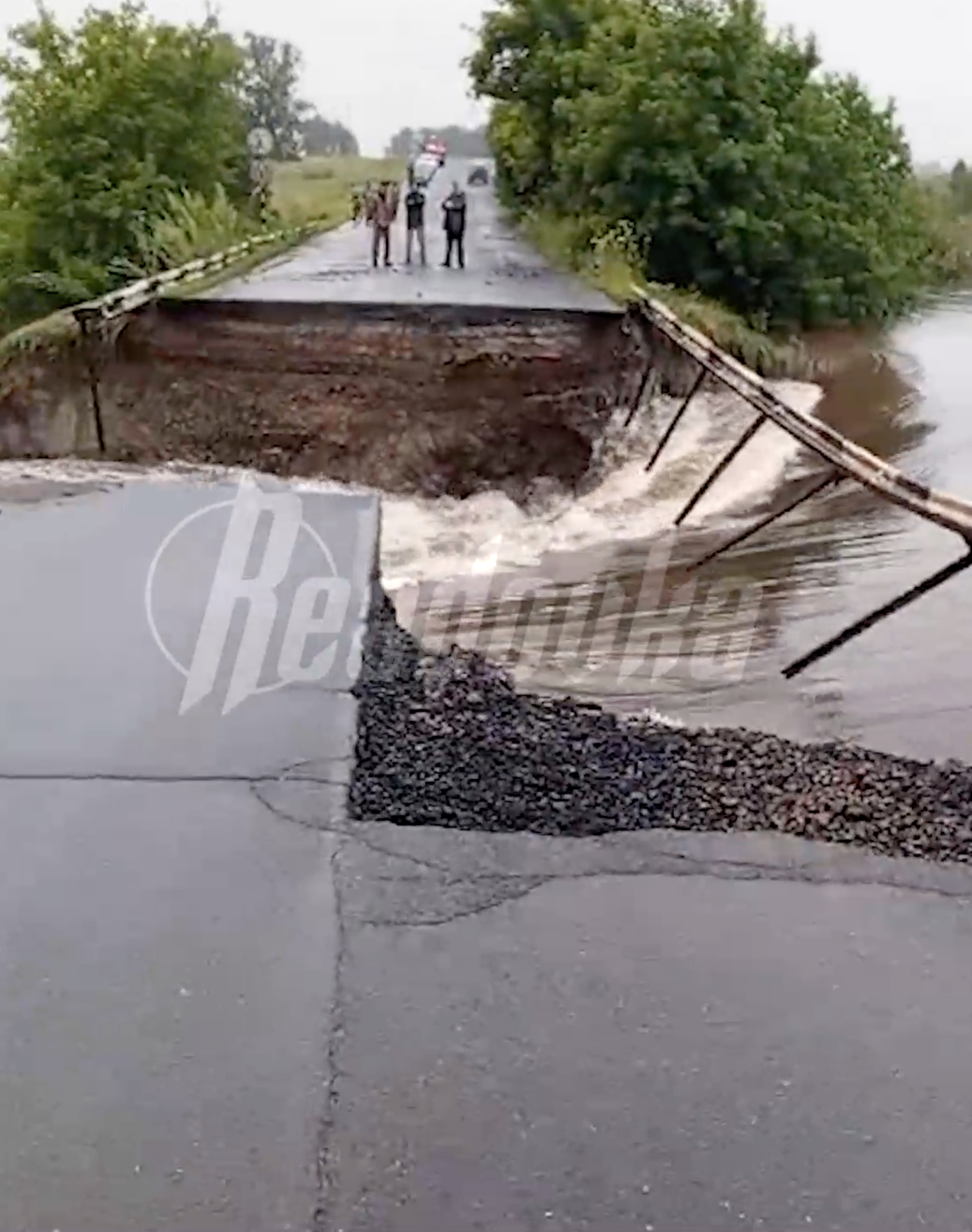 Жители Челябинской области остались без моста из-за паводка