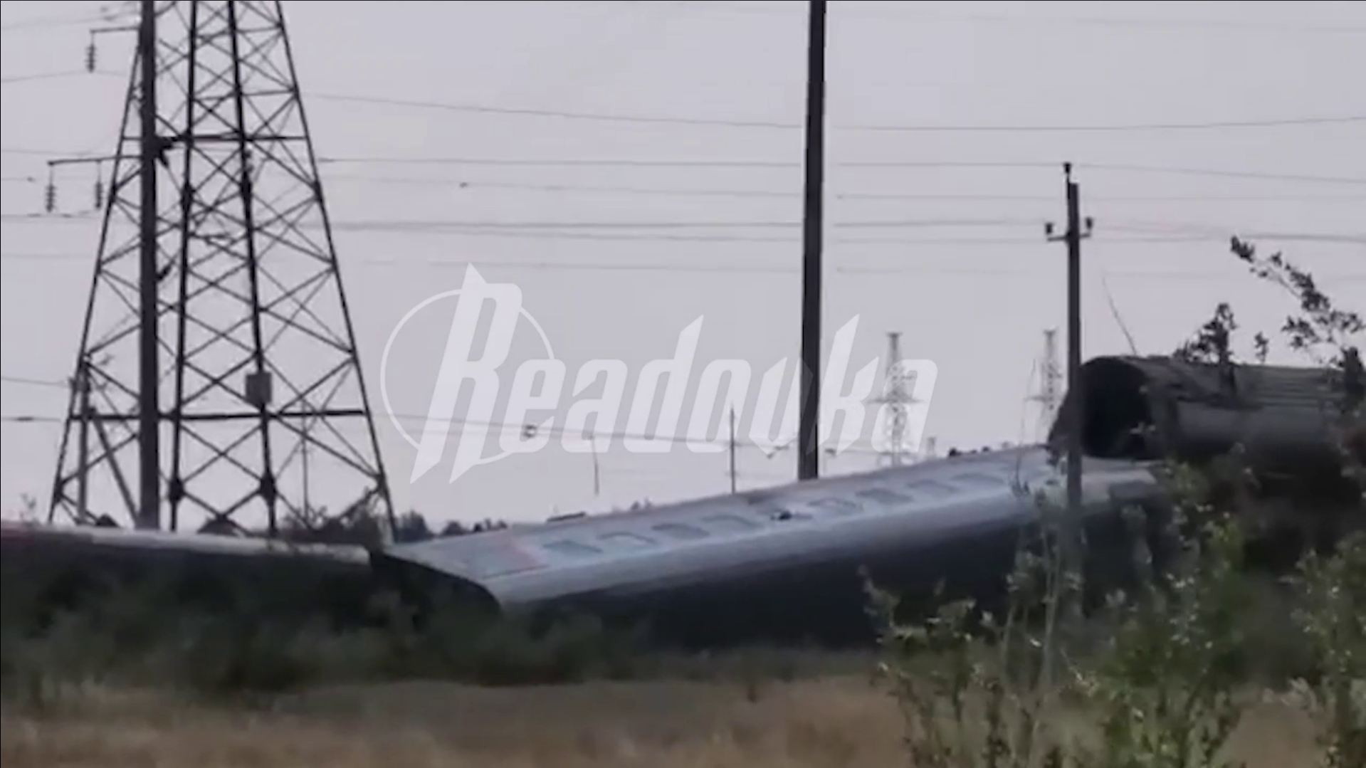 В Волгоградской области пассажирский поезд сошел с рельс