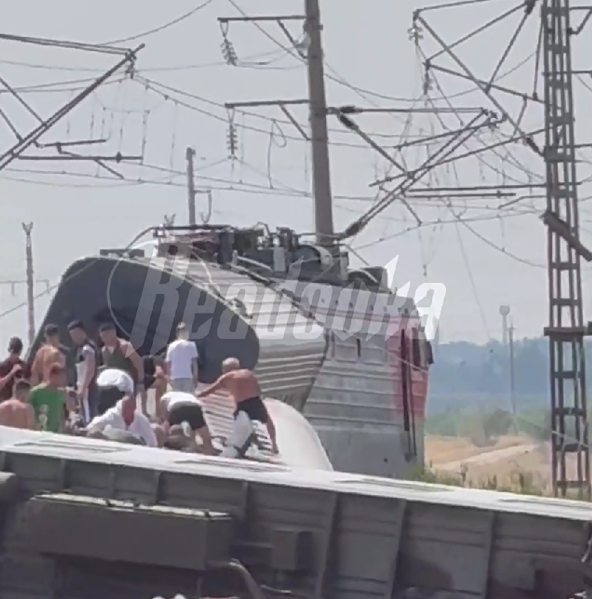 Под Волгоградом в результате ЧП с поездом пострадали пять человек