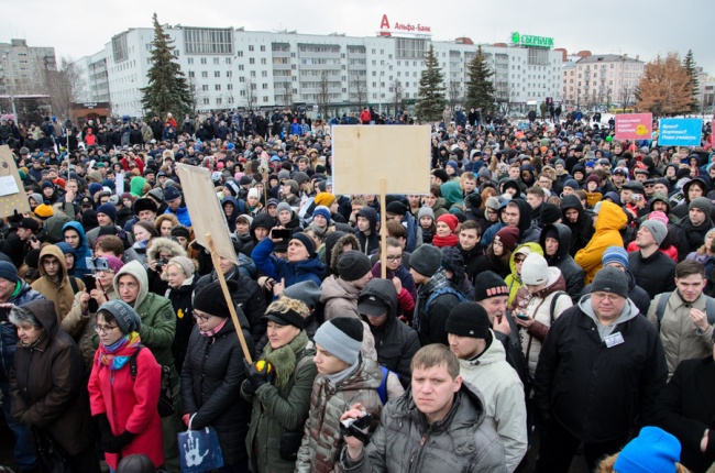Мать хотела отказаться от дочки, сходившей на воскресный митинг