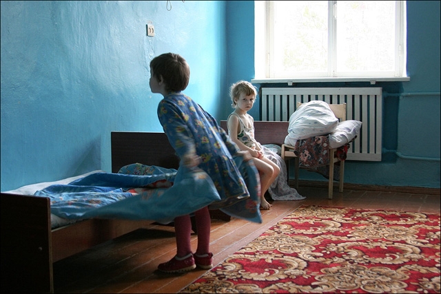 Опекунша утопила 5-летнюю девочку в тазу с бельём