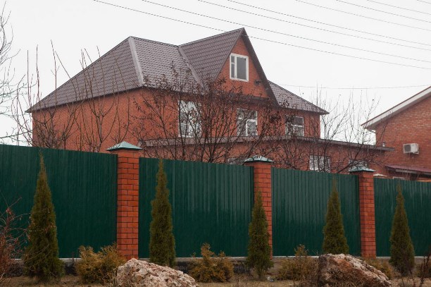 Цыгане 20 дней держали женщину в подвале