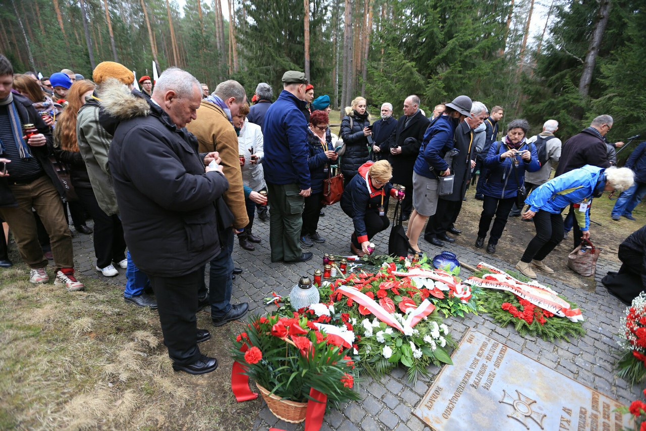 Памятные мероприятия в Катыни завершились