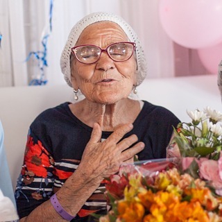 90-летняя баба Лена потеряла паспорт, возвращаясь из Доминиканы
