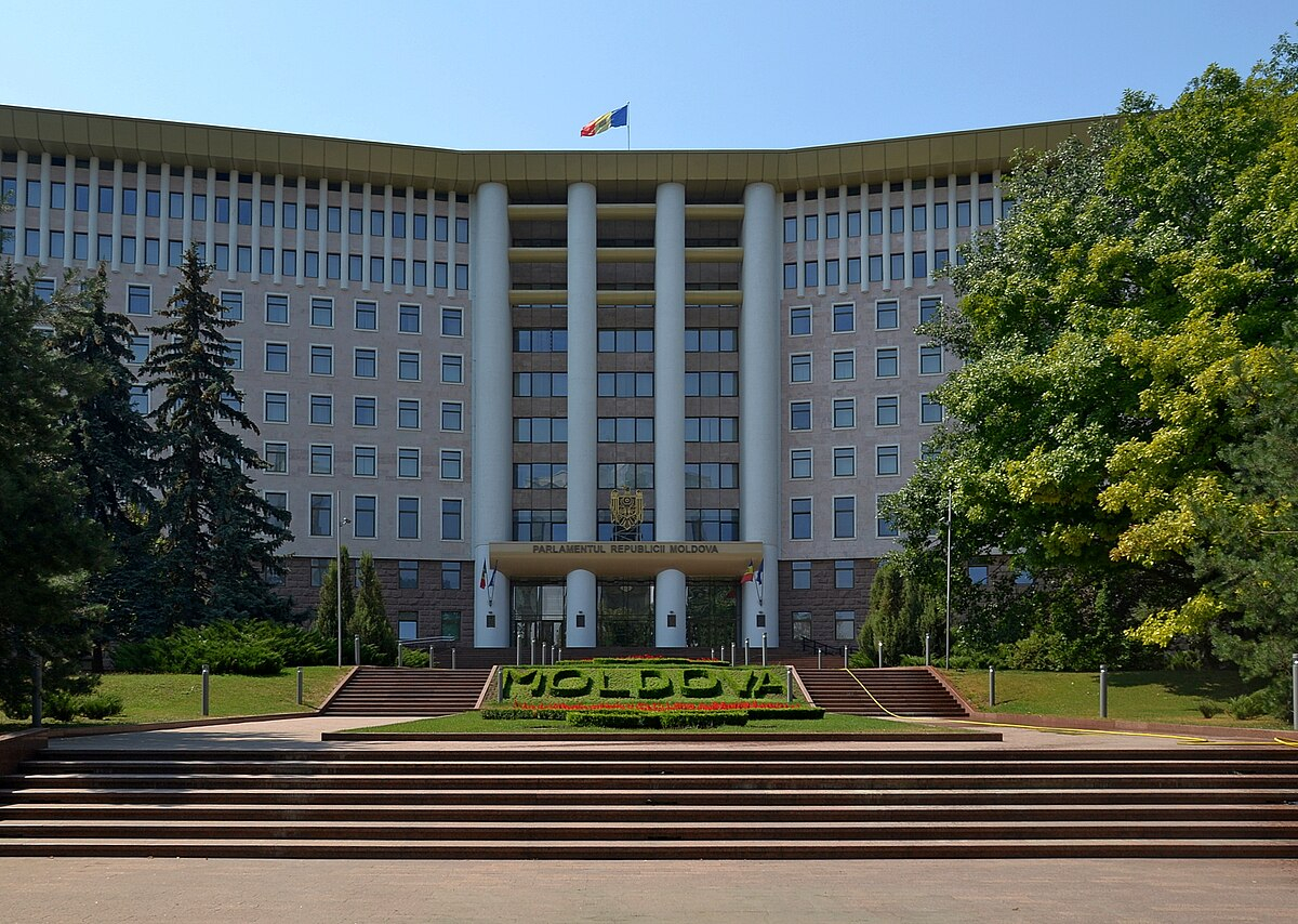 В парламенте Молдовы прошли обыски