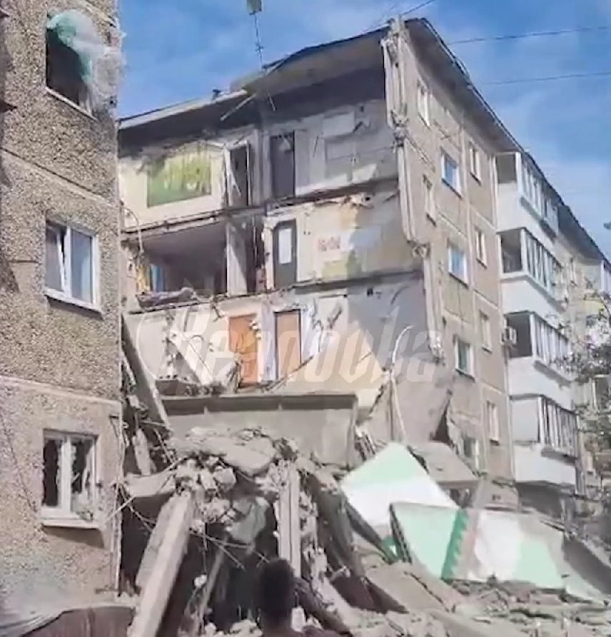 Обстановка возле разрушенного дома в Нижнем Тагиле