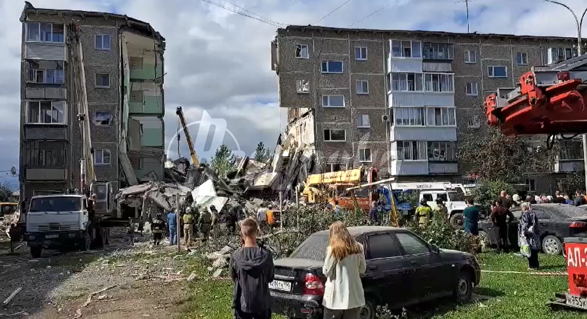 Возле места ЧП в Тагиле собрались знакомые и родственники жильцов