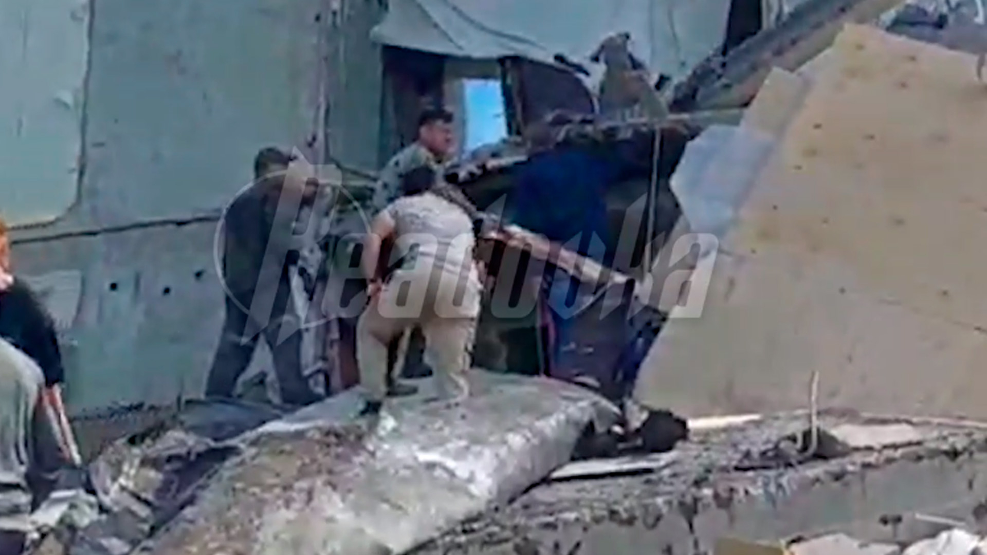В Нижнем Тагиле из-под завалов достали одиннадцатого пострадавшего