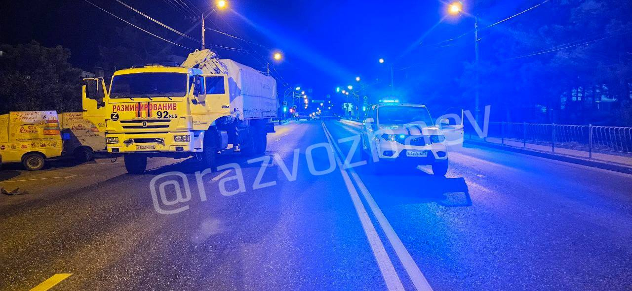 В Севастополе обломки сбитой ракеты упали на жилой дом