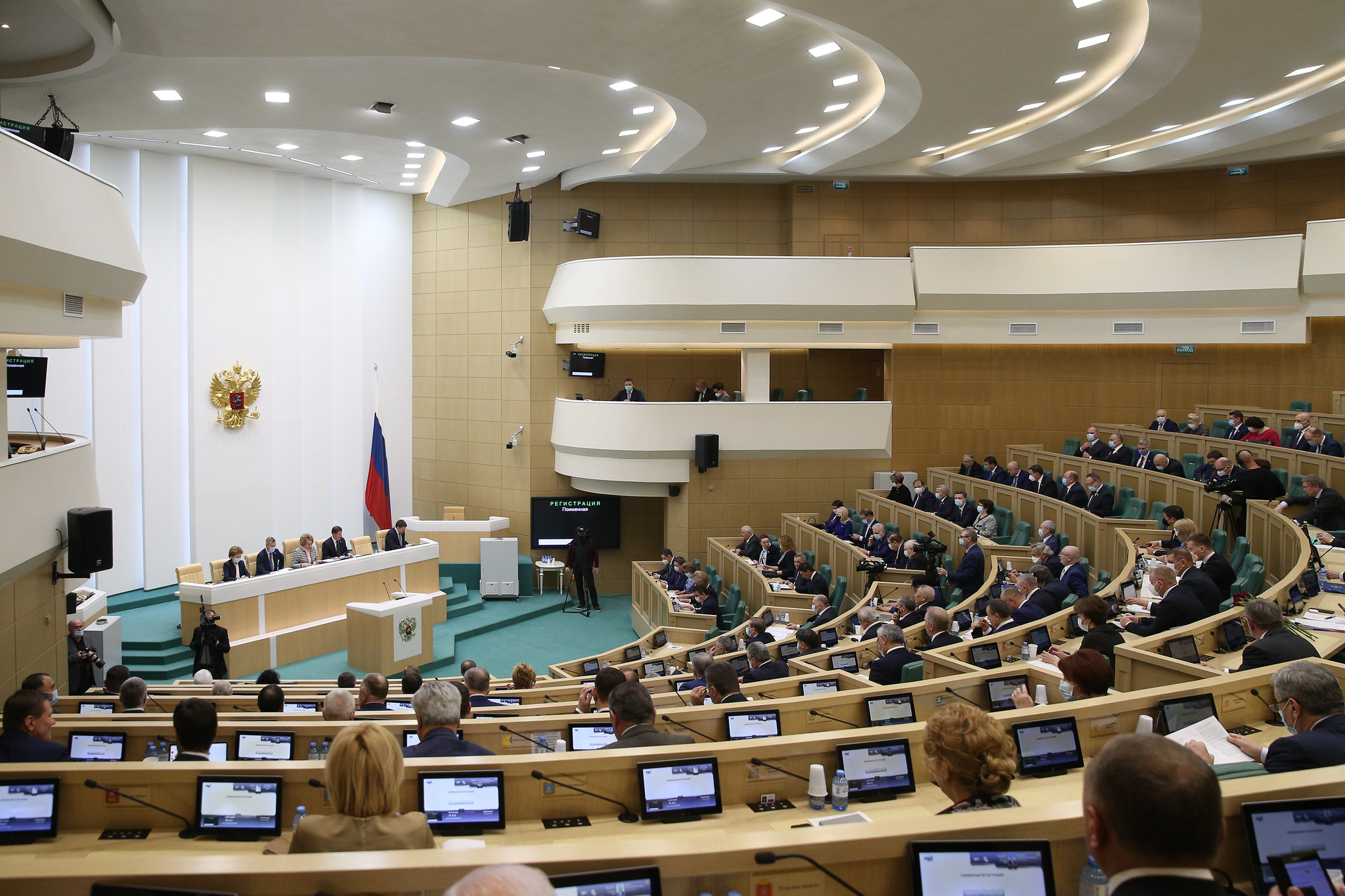 Совфед одобрил закон о режиме высылки иностранцев
