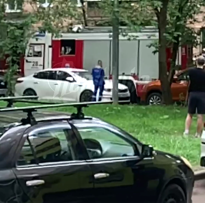 На место взрыва в жилом доме в Москве прибыли саперы
