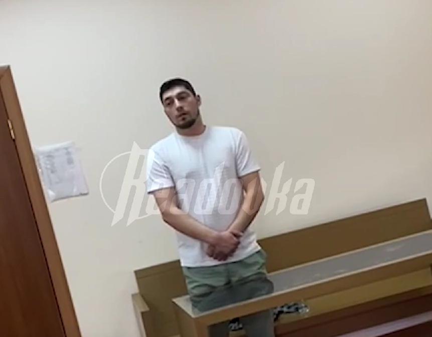 Домогавшегося до пассажирок водителя такси арестовали