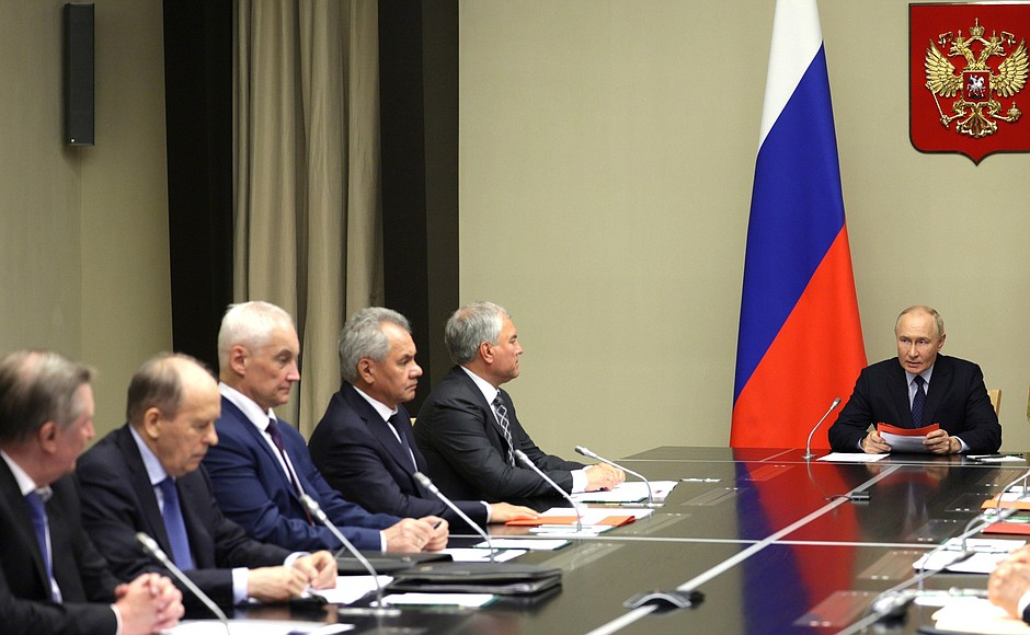 Путин провел оперативное совещание с Советом Безопасности
