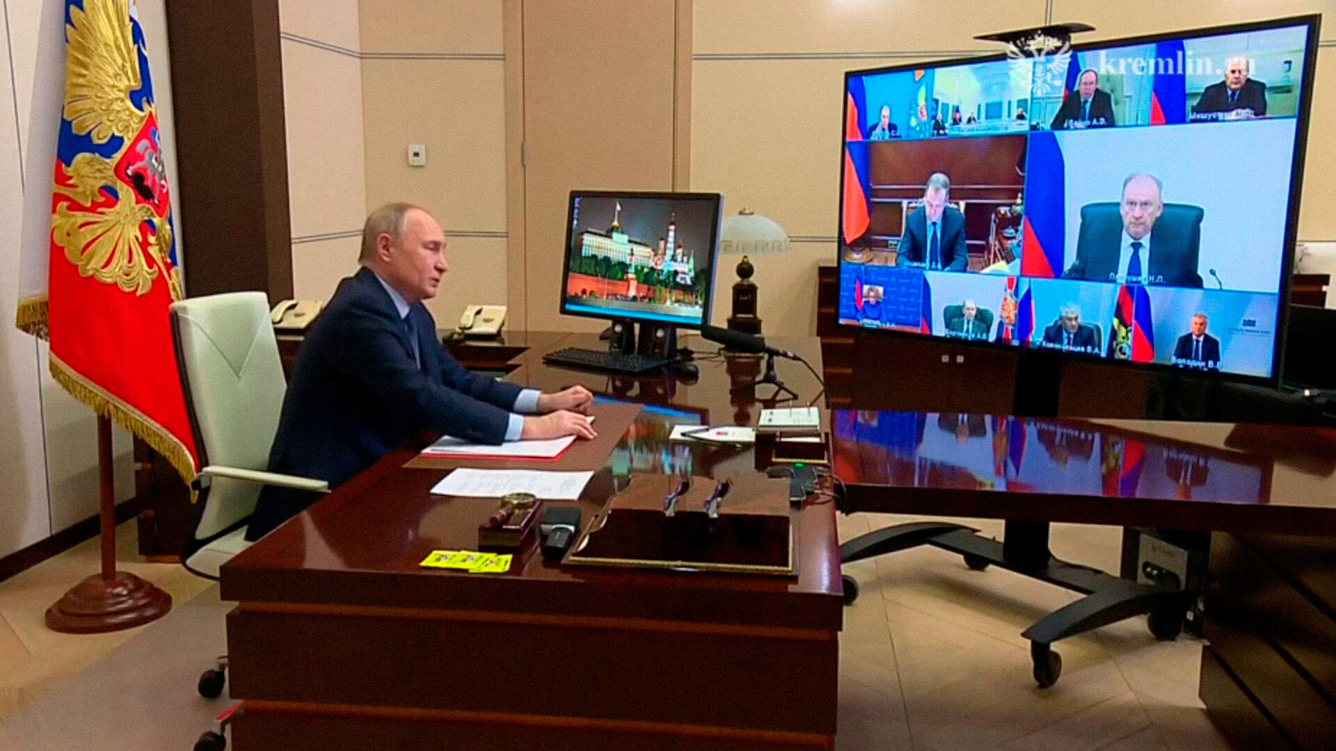 Президент РФ поддержал мораторий на выплату кредитов в регионах, пострадавших от нападений ВСУ