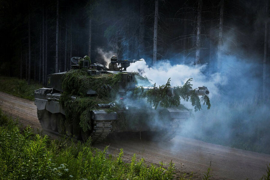 Появились кадры уничтожения танка Challenger 2 ВСУ в Курской области