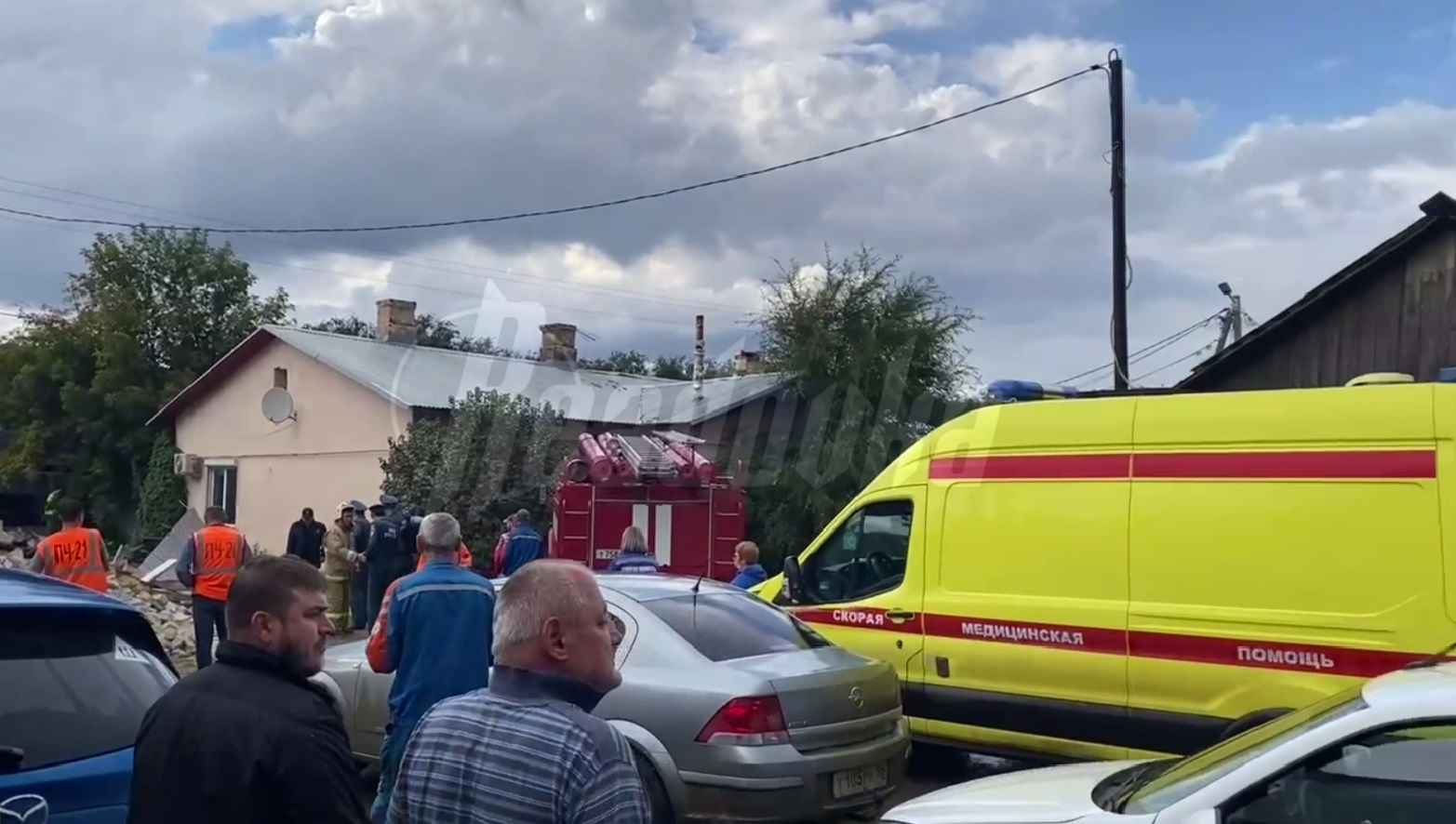 В Оренбургской области поезд сошел с рельс и влетел в здание
