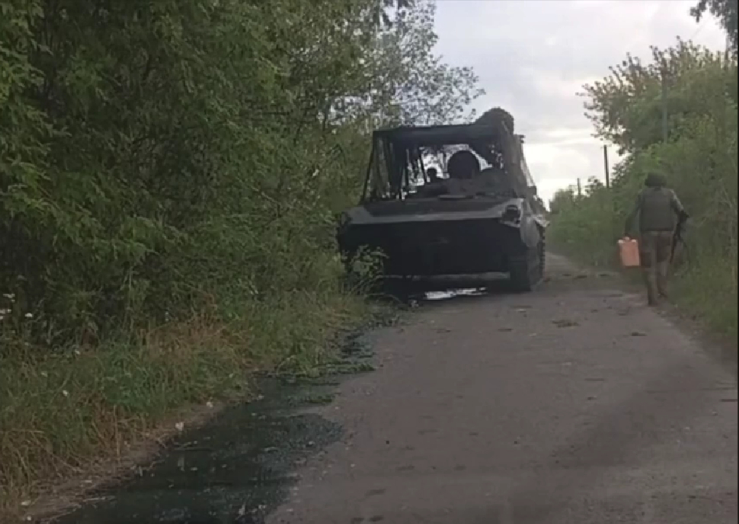 Русский боец в одиночку сжег вражескую БМП в Курской области