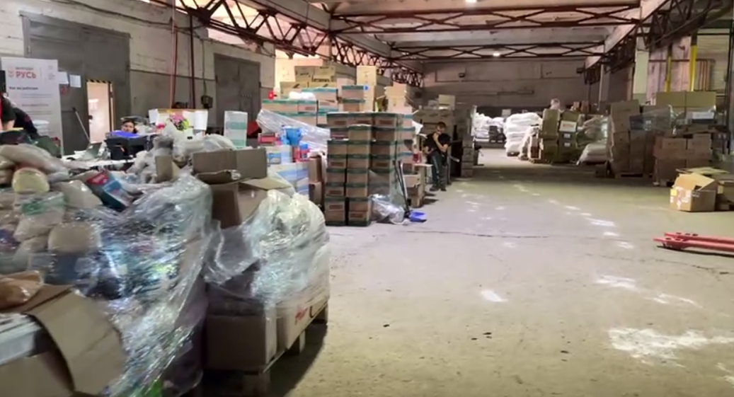 Команда Readovka приехала на гуманитарный склад «Банка Еды» в Курске