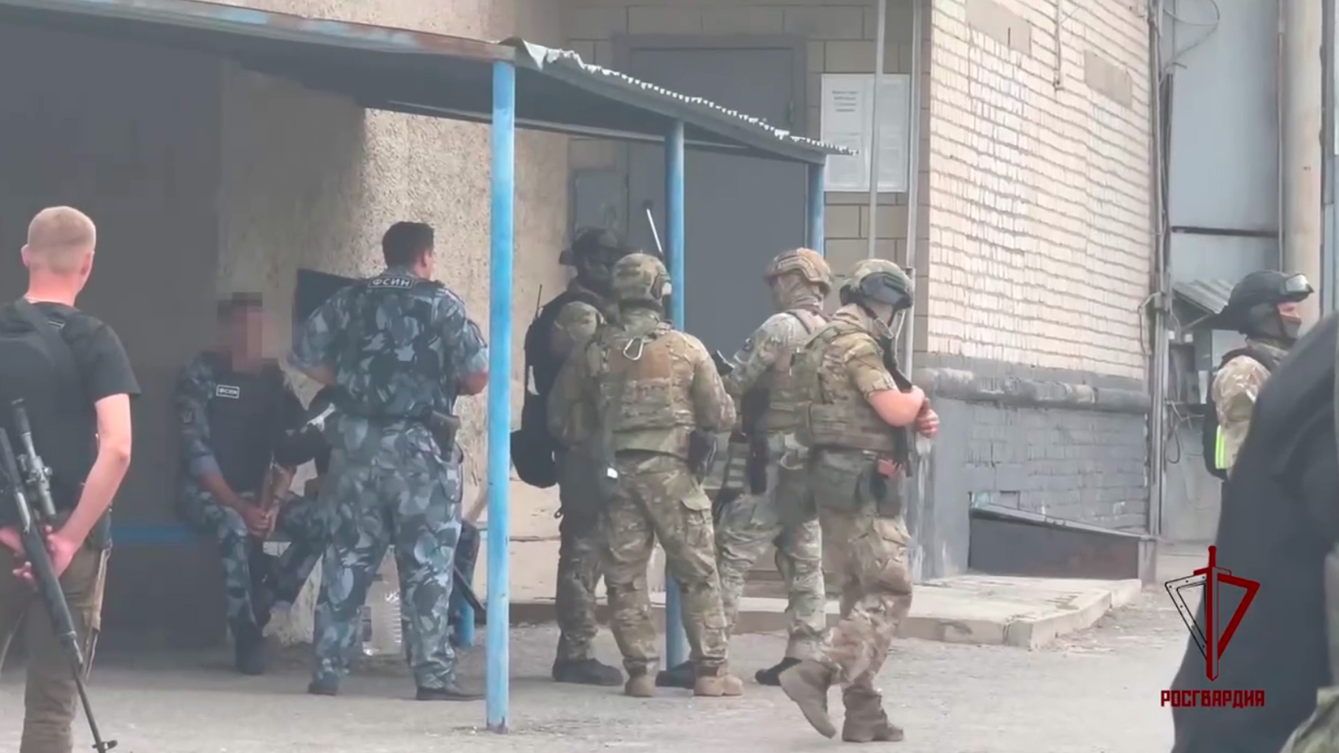 Спецназ ликвидировал заключенных, захвативших ИК-19 в Волгоградской области