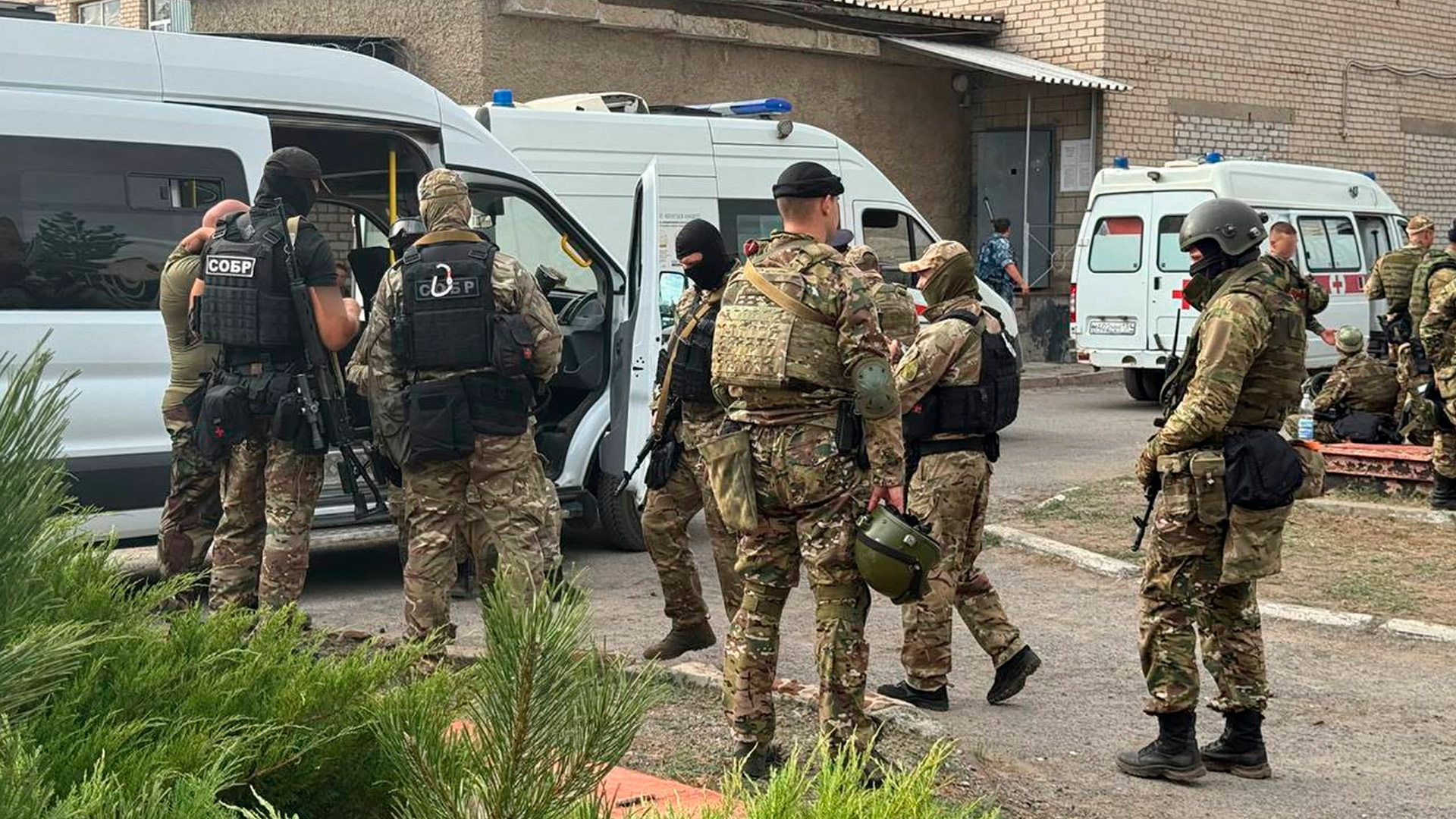 Четверо сотрудников ФСИН погибли в ходе захвата заложников в ИК-19