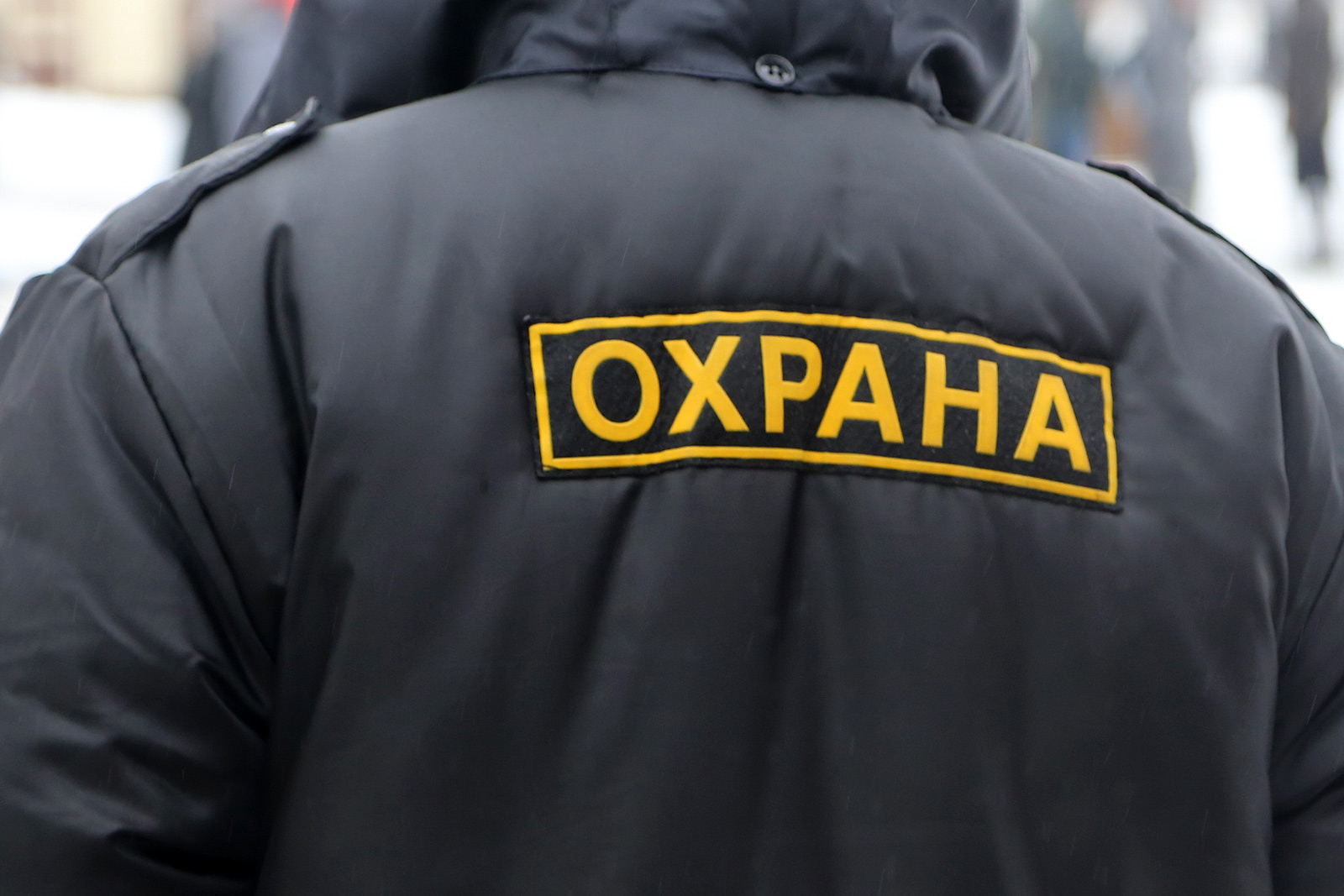 В Новосибирске пьяные охранники больницы напали на женщину