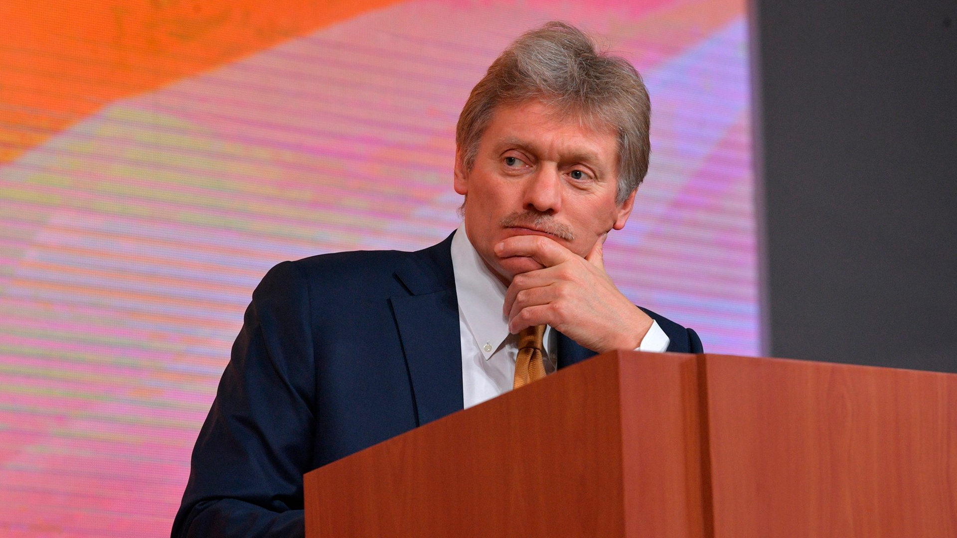 Песков назвал глупостью чистить переписки в Telegram