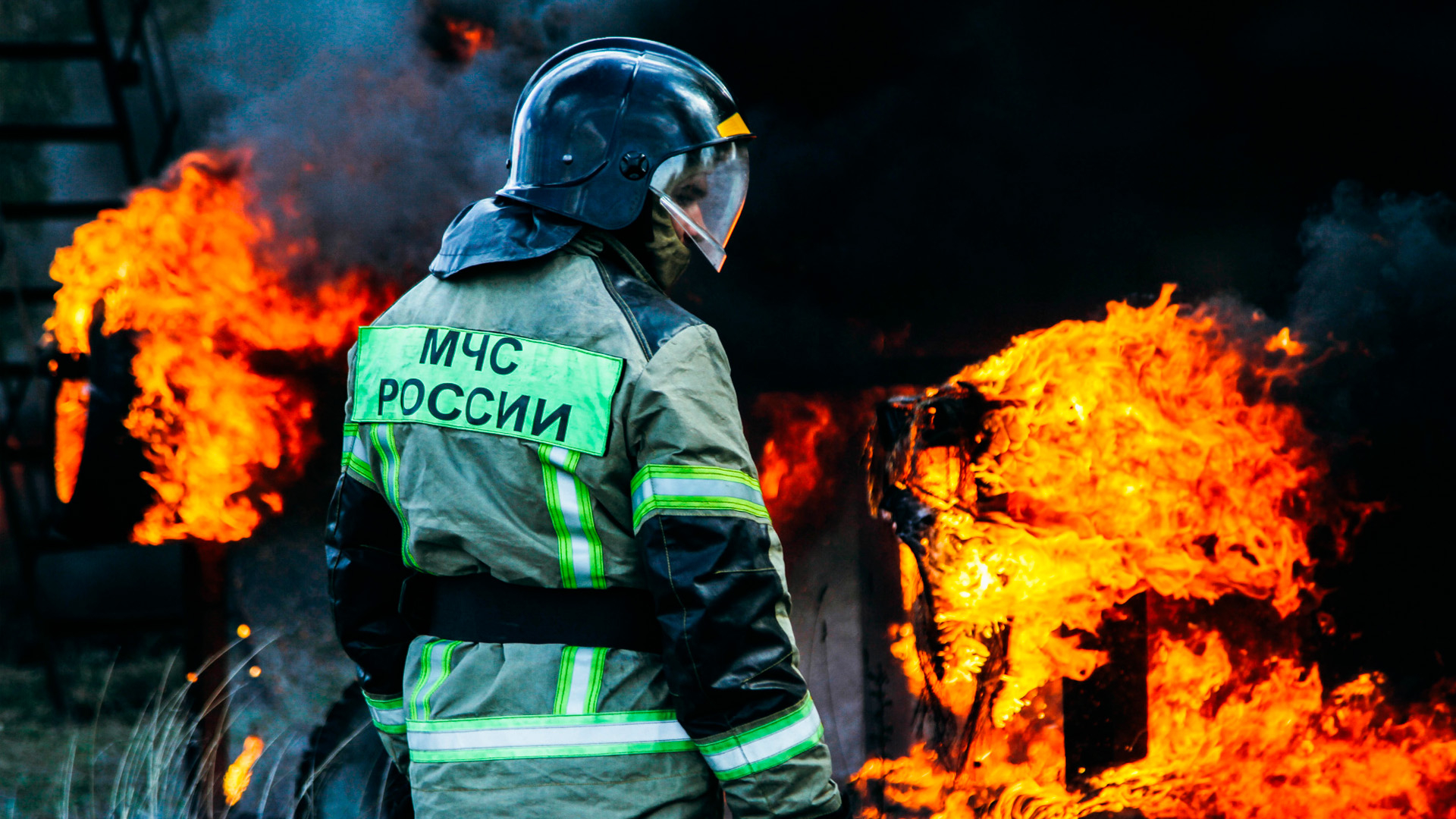 После удара БПЛА в Каменском районе Ростовской области загорелся топливный склад