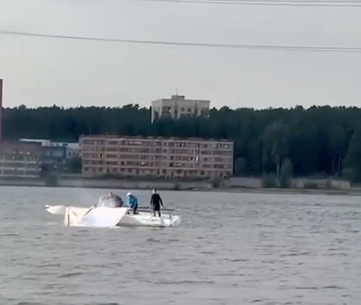 В Бердске яхта оставила город без света и воды