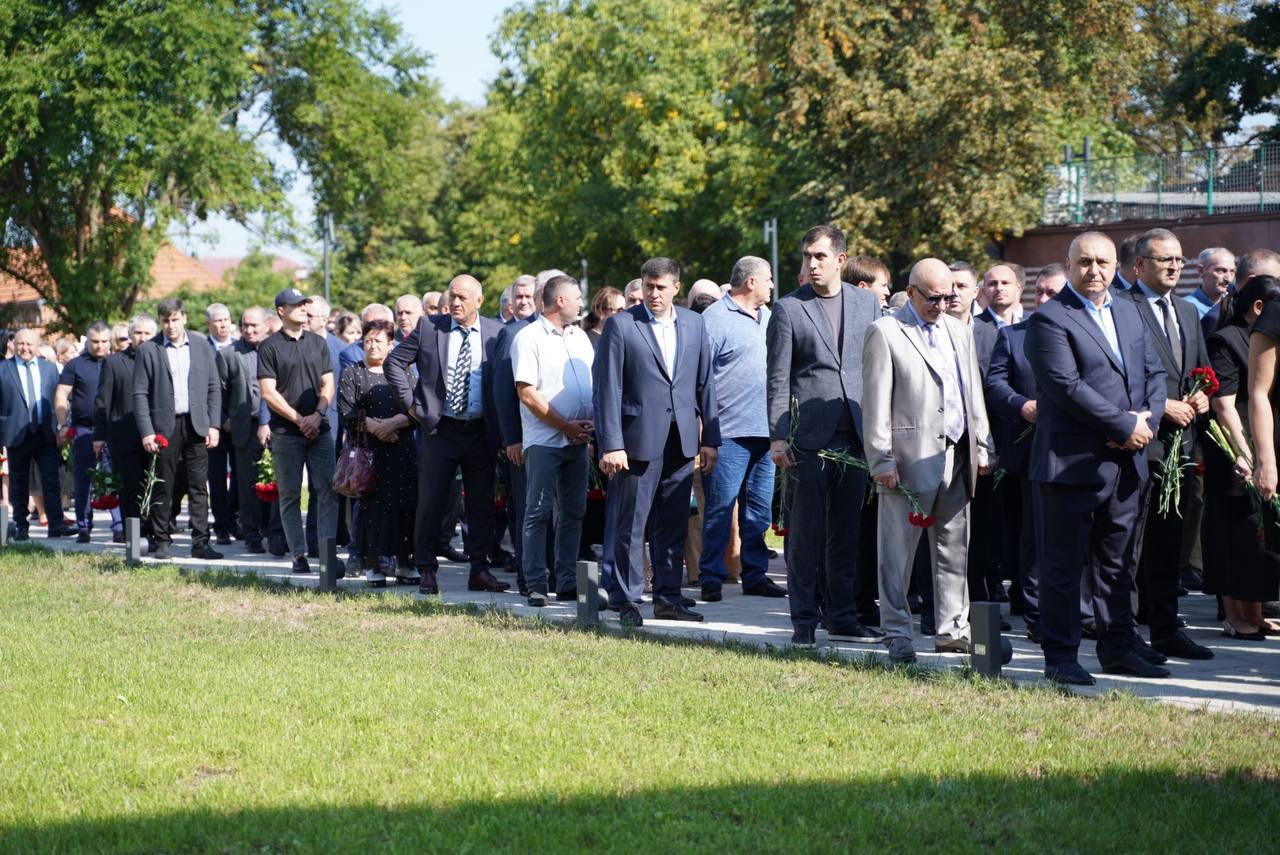 В Беслане состоялись траурные мероприятия к 20-й годовщине теракта