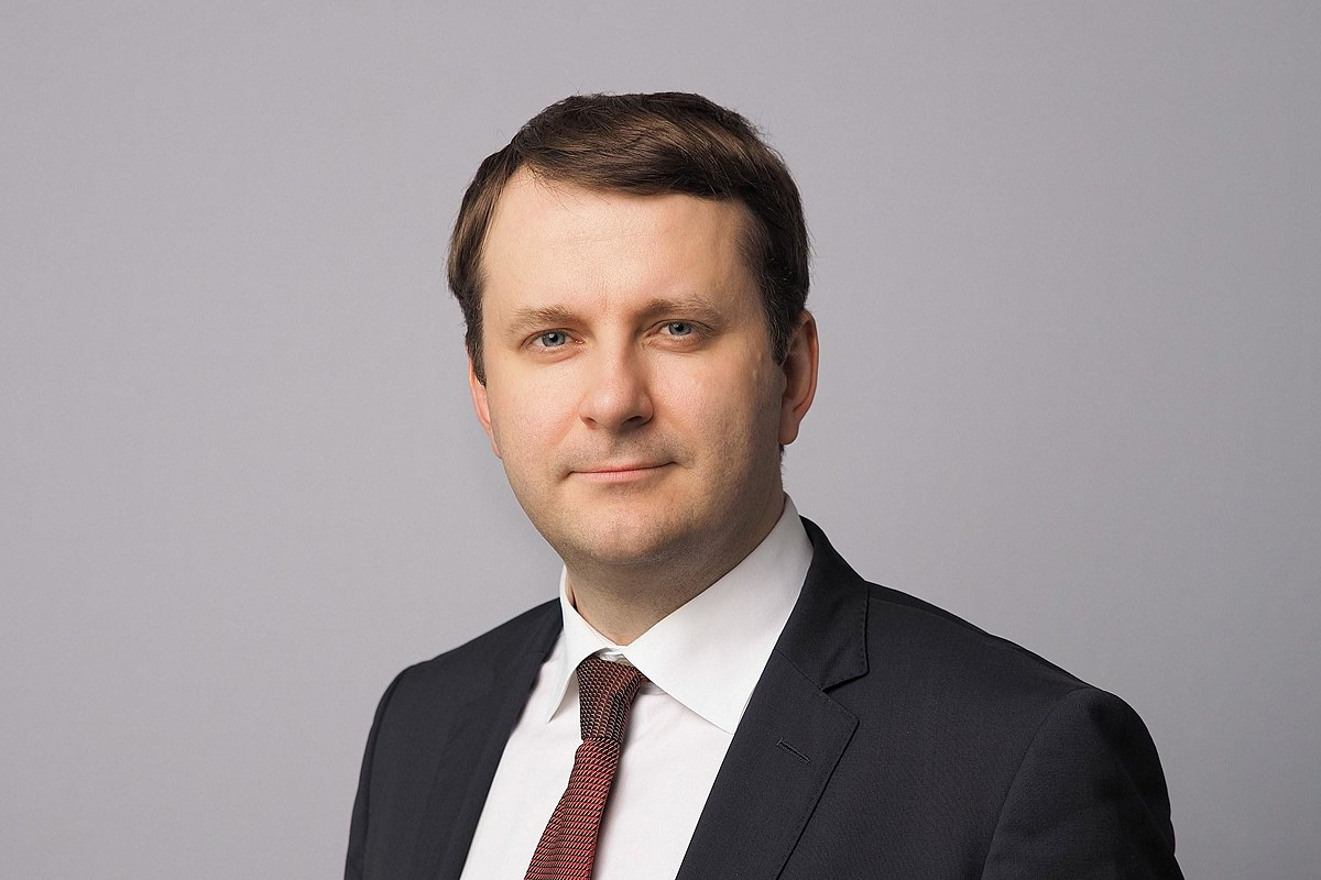 Орешкин узнал о проблемах Владивостока, прокатившись на такси