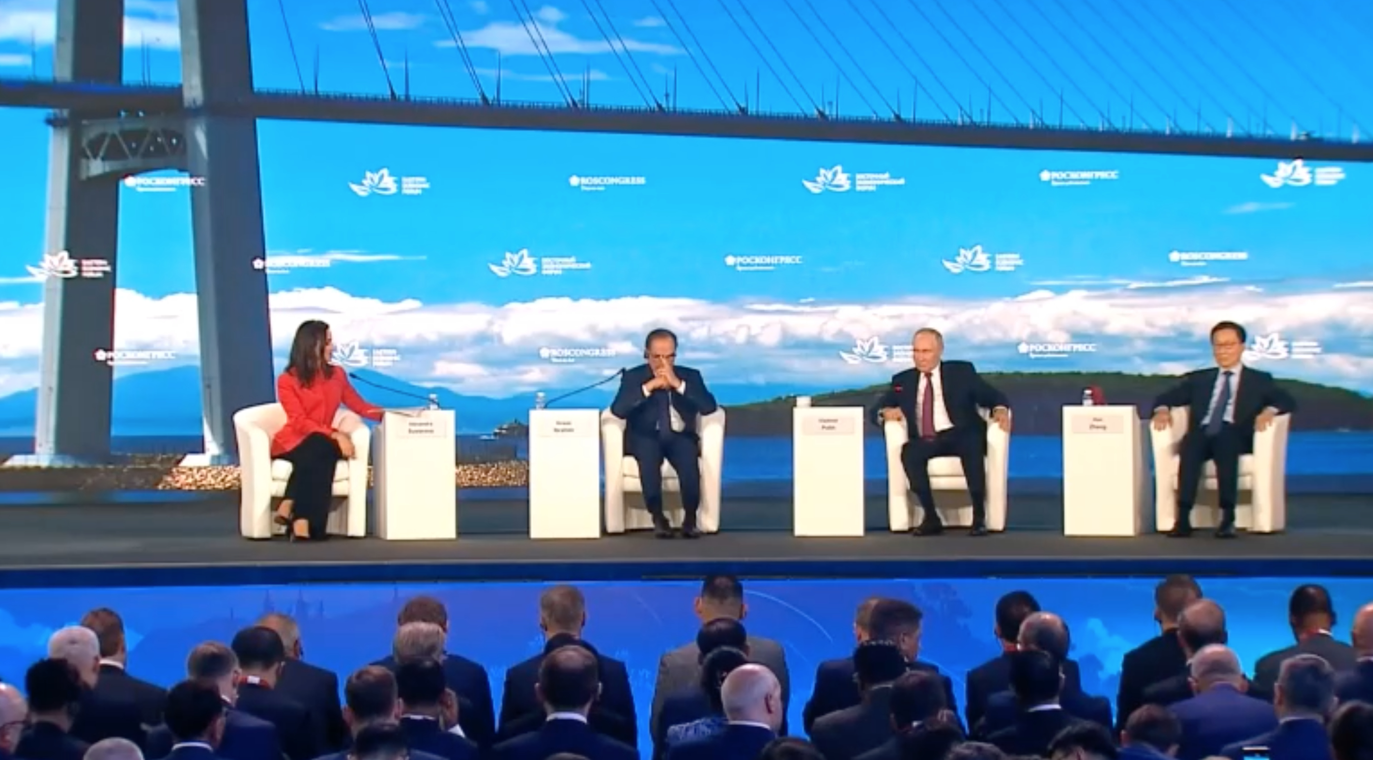 Путин назвал рост населения залогом процветания Дальнего Востока