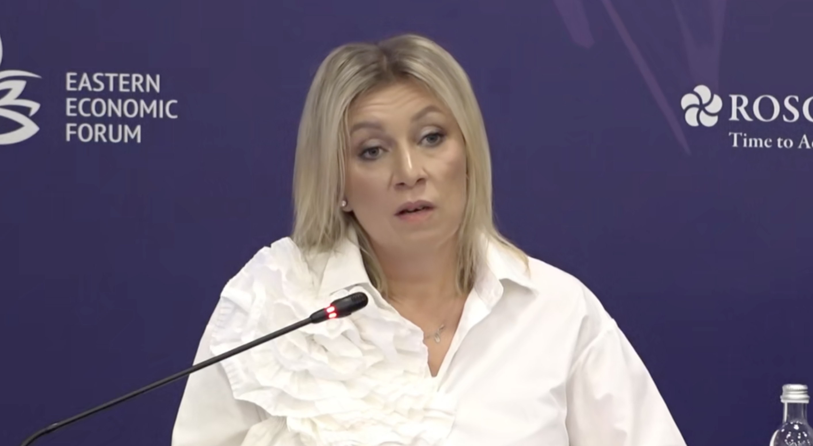Захарова призвала к уважению при обсуждении миграции