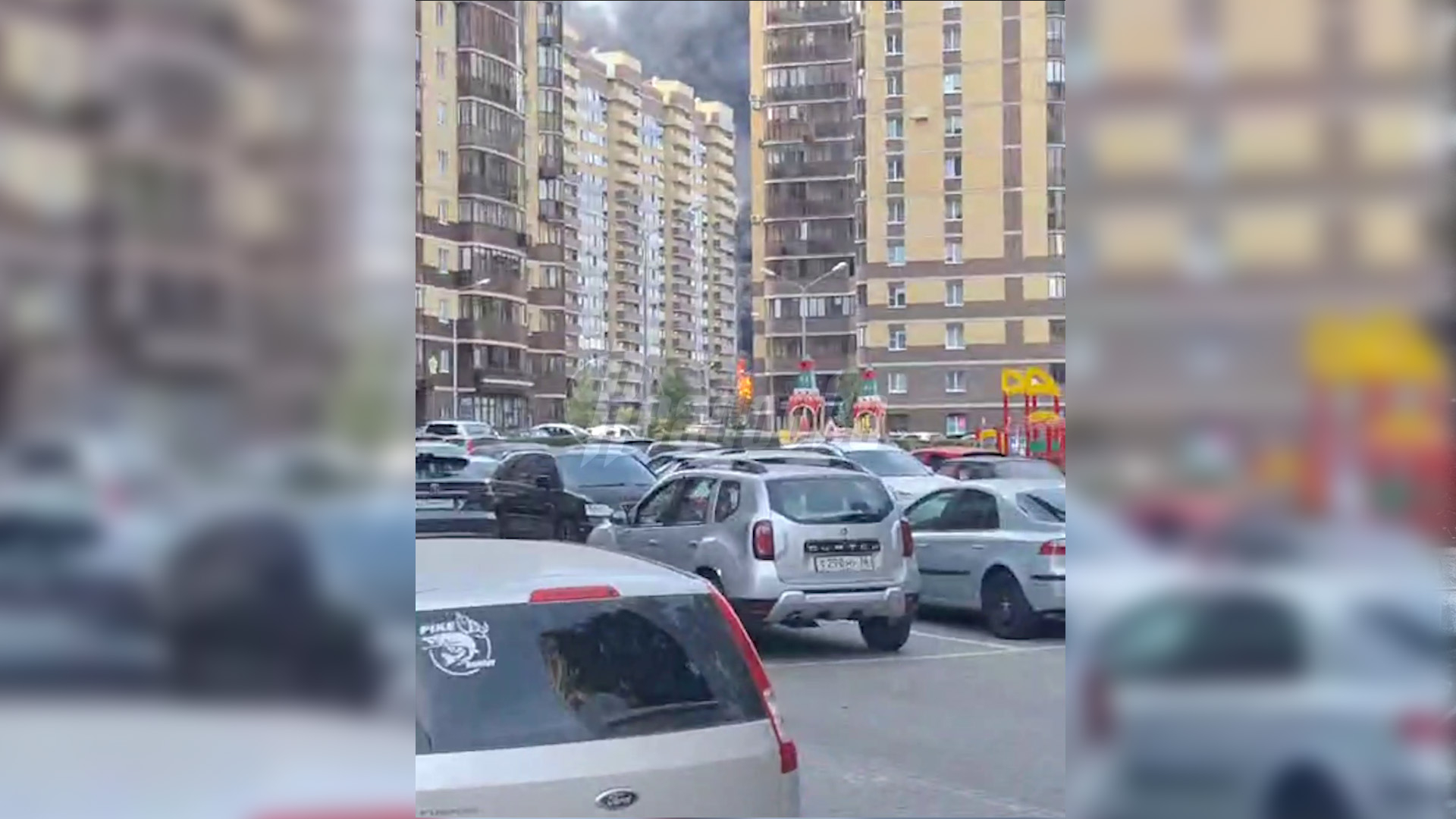 В Воронеже вспыхнул пожар в жилом массиве