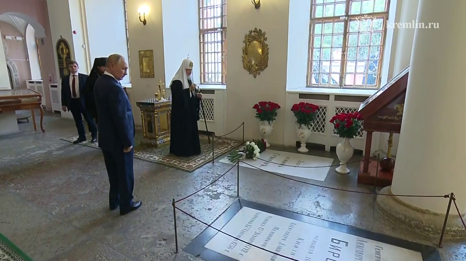 Президент Путин и патриарх Кирилл прибыли в Александро-Невскую лавру