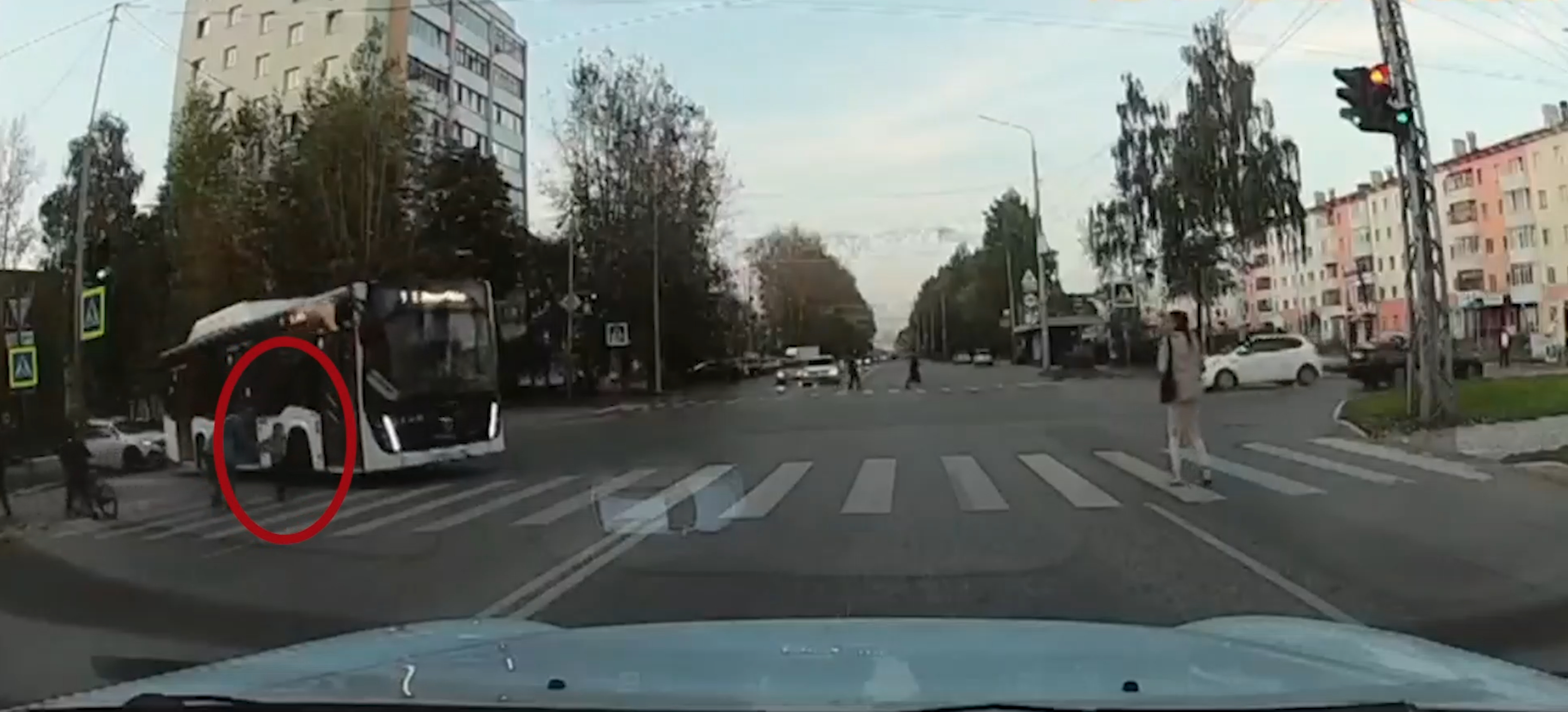 В Башкирии ребенок чуть не попал под автобус из-за невнимательности матери